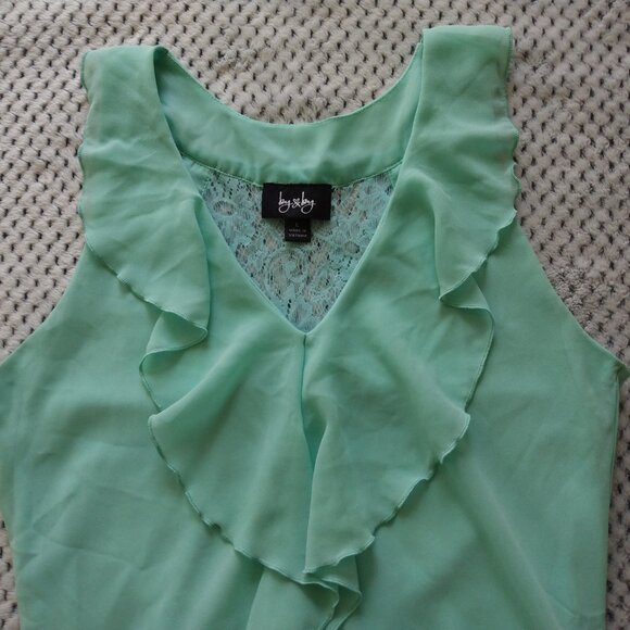 By & By Green Sleeveless Blouse Ruffle Front Women's Size L - Picture 4 of 10